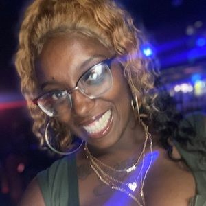 Meet your Posher, Evelyn